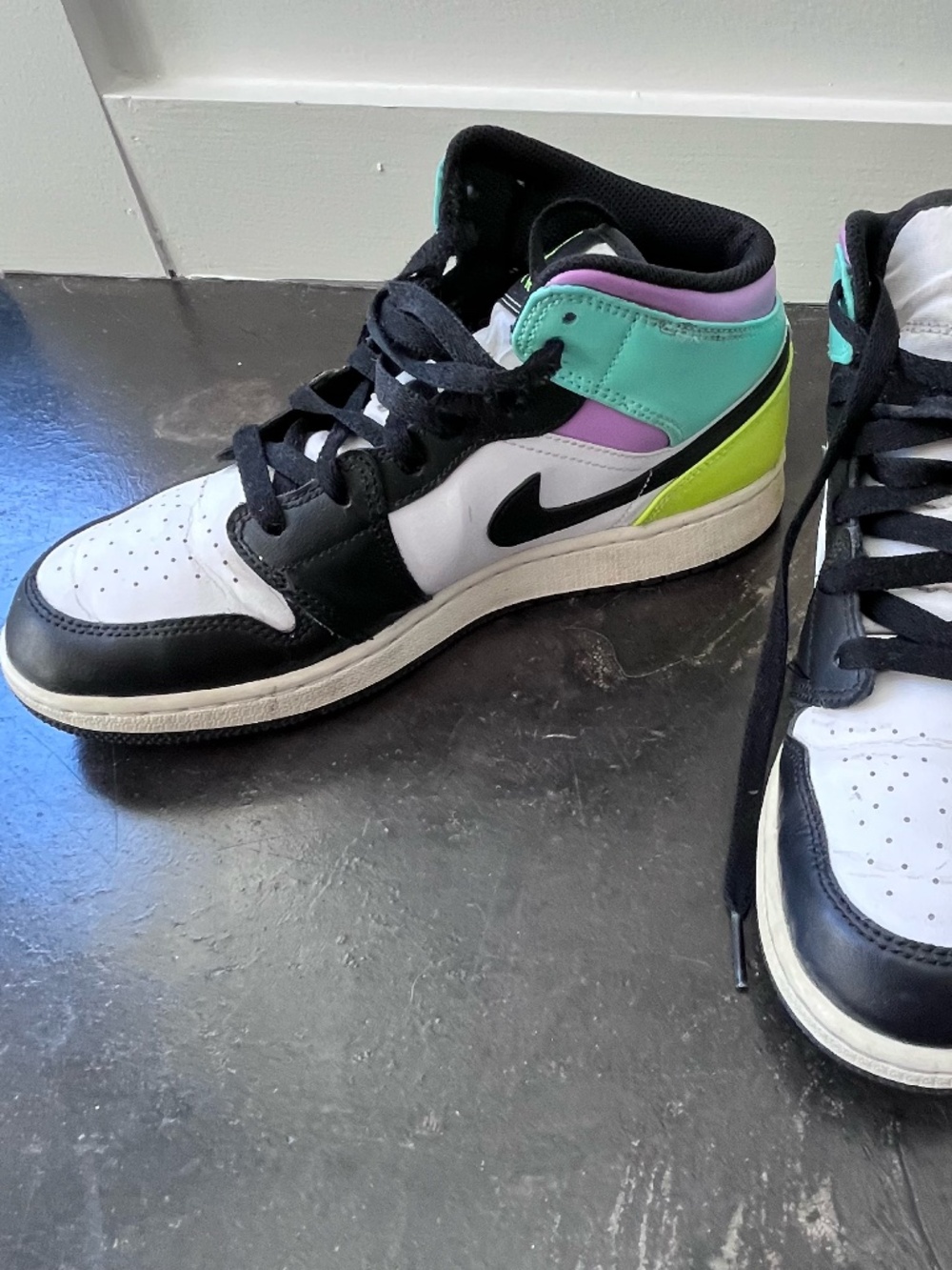 Nike Air Jordan 1 Mid Grade School Pastel 7Y